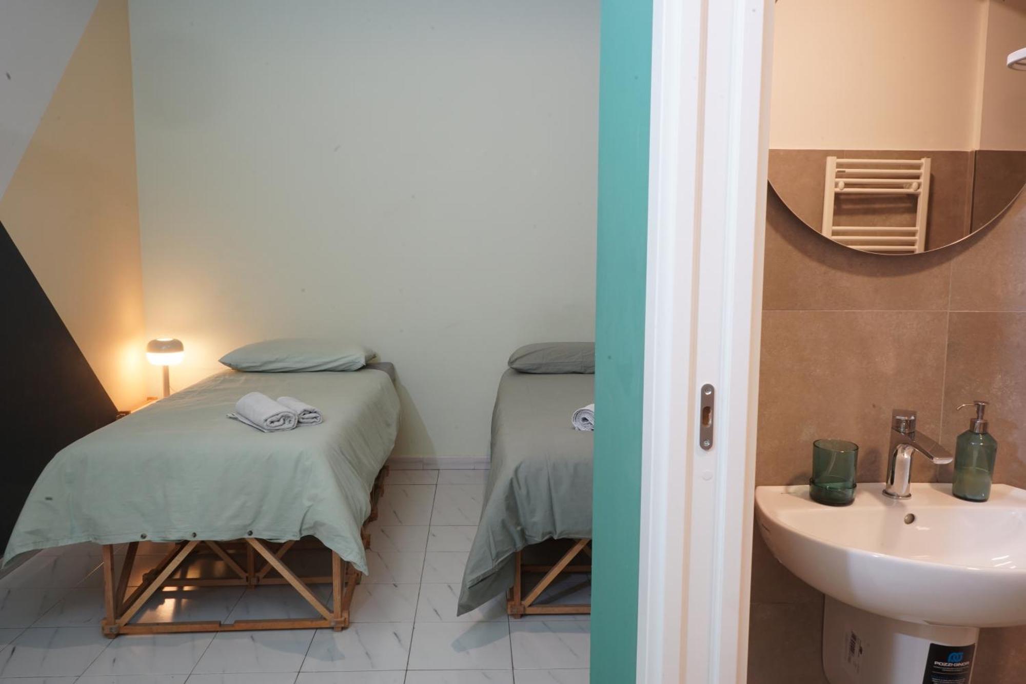 Casa Base Hotel Бари Екстериор снимка